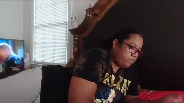 Snapshot of ebonyred chatting on November 2025 08:10:01 PM ebonyred online show from November 2025 08:10:01 PM