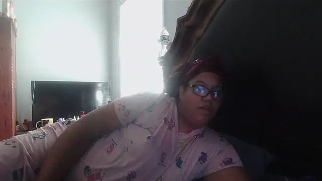 Snapshot of ebonyred chatting on November 2025 02:17:02 PM ebonyred online show from November 2025 02:17:02 PM