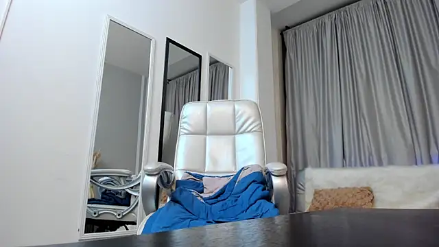 Snapshot of mariiana_murillo01 chatting on March 2025 07:08:02 AM mariiana murillo01 online show from March 2025 07:08:02 AM