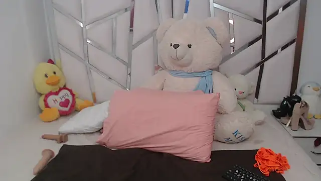 celestesouzalatin online show from October 2025 08:40:01 PM