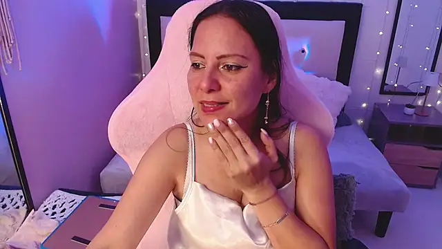 Snapshot of camila_delarosa chatting on July 2026 06:20:01 PM camila delarosa online show from July 2026 06:20:01 PM