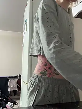 Crayzy Luv online show from February 2026 04:58:02 PM