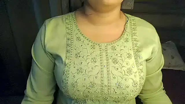 Trezza online show from October 2025 06:39:02 PM