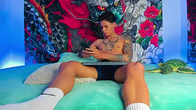 Maxi Gray online show from November 2025 06:14:01 AM