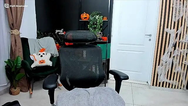 Snapshot of fireflowers_ chatting on October 2025 10:01:01 PM fireflowers online show from October 2025 10:01:01 PM