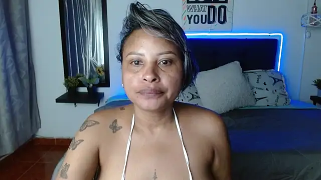 Snapshot of Dominik_girl chatting on April 2026 04:50:01 AM Dominik girl online show from April 2026 04:50:01 AM