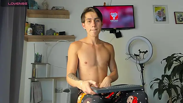 manucute 23  online show from November 2025 03:23:02 PM