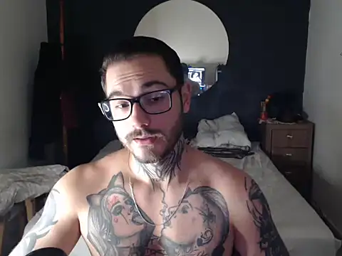 Snapshot of clark_r chatting on December 2025 12:16:02 AM clark r online show from December 2025 12:16:02 AM