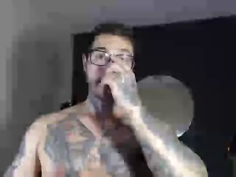 Snapshot of clark_r chatting on December 2025 11:53:01 PM clark r online show from December 2025 11:53:01 PM