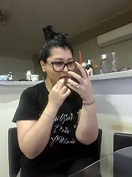 Milf Abigail online show from November 2025 12:33:01 AM