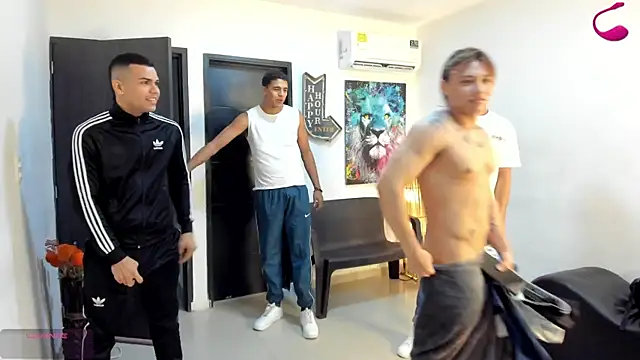 Snapshot of badguyss_bisex chatting on November 2025 11:29:01 AM badguyss bisex online show from November 2025 11:29:01 AM