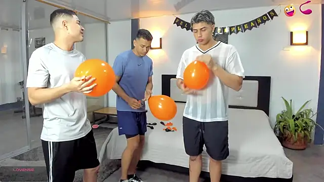 Snapshot of badguyss_bisex chatting on November 2025 11:31:01 AM badguyss bisex online show from November 2025 11:31:01 AM