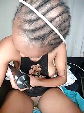 Snapshot of Bella_kiki chatting on December 2024 01:39:02 AM Bella kiki online show from December 2024 01:39:02 AM