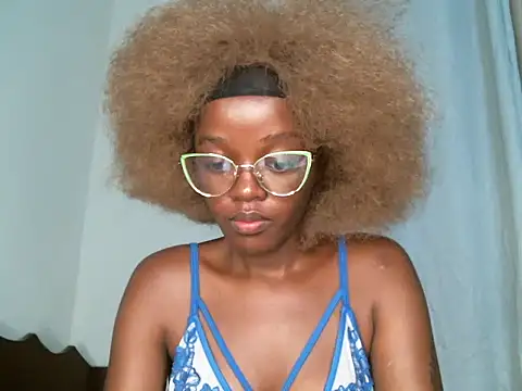 Snapshot of Bella_kiki chatting on March 2025 02:52:01 AM Bella kiki online show from March 2025 02:52:01 AM