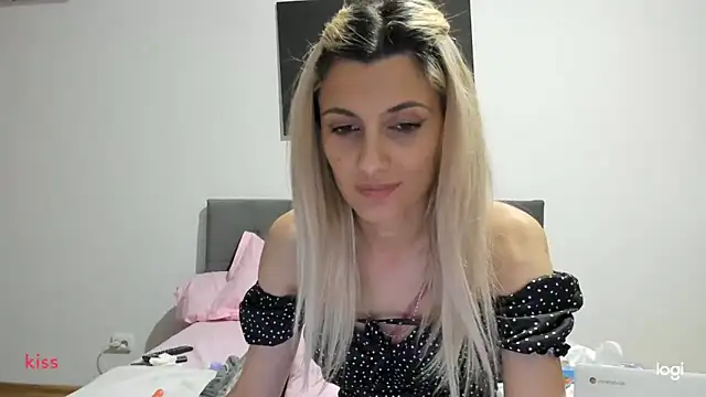 Snapshot of Isasweet1 chatting on December 2024 01:18:02 AM Isasweet1 online show from December 2024 01:18:02 AM