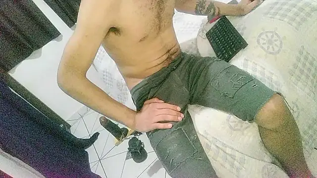 Snapshot of UncutToyBoy23cm chatting on November 2025 04:30:01 PM UncutToyBoy23cm online show from November 2025 04:30:01 PM