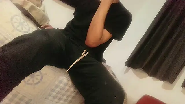 Snapshot of UncutToyBoy23cm chatting on November 2025 07:30:01 AM UncutToyBoy23cm online show from November 2025 07:30:01 AM