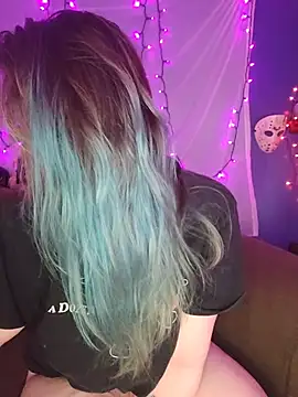 EverlyEster online show from April 2026 09:12:02 PM