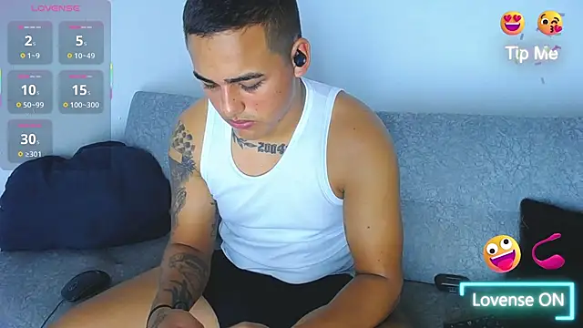 Latino Junge online show from February 2025 01:10:02 PM