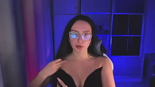 Christy Calypso online show from October 2025 03:45:02 PM