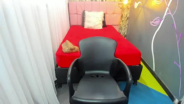 Snapshot of EmmaaEvans_ chatting on December 2024 02:59:02 PM EmmaaEvans online show from December 2024 02:59:02 PM