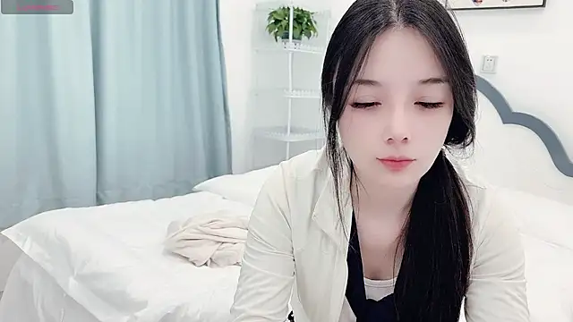 AKiKi711 online show from April 2026 02:39:01 PM