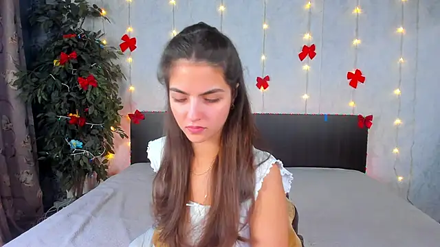 Snapshot of Milana_Crystal_ chatting on December 2025 08:21:02 AM Milana Crystal online show from December 2025 08:21:02 AM