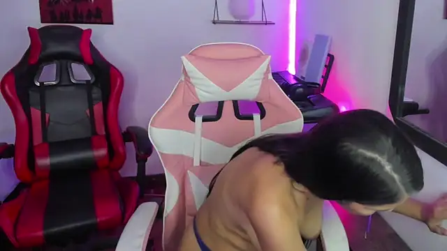 jessi and boy online show from February 2026 04:14:01 PM