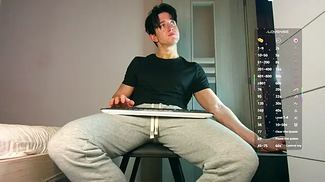 ChristianLevine  online show from December 2025 03:19:01 PM