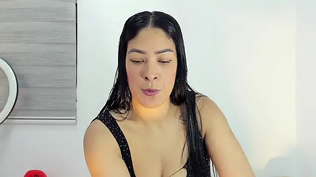 bella hadid1  online show from December 2025 08:27:01 PM