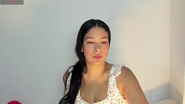 Snapshot of bella_hadid1_ chatting on June 2026 10:13:01 AM bella hadid1 online show from June 2026 10:13:01 AM
