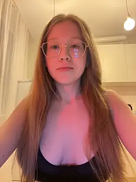 Eva Weyne online show from March 2025 05:28:02 PM