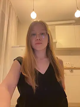 Eva Weyne online show from September 2025 06:41:02 PM