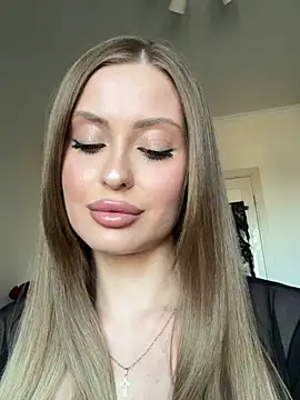 Snapshot of Sweet__Milly chatting on May 2026 03:31:02 PM Sweet Milly online show from May 2026 03:31:02 PM