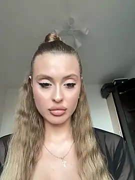 Snapshot of Sweet__Milly chatting on May 2026 11:06:01 AM Sweet Milly online show from May 2026 11:06:01 AM