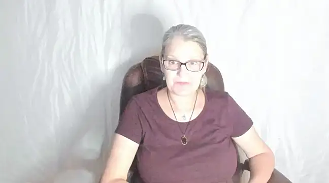 irinamaux online show from February 2025 10:09:02 PM