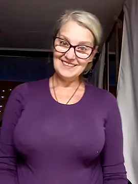 irinamaux online show from September 2025 05:00:01 AM