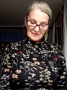 irinamaux online show from September 2025 04:56:01 PM