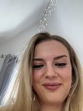 Snapshot of LexyGold chatting on September 2025 01:24:02 PM LexyGold online show from September 2025 01:24:02 PM