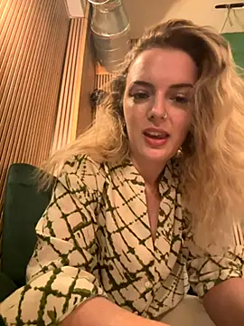 Snapshot of LexyGold chatting on October 2025 04:17:02 PM LexyGold online show from October 2025 04:17:02 PM