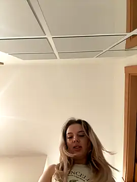 Snapshot of LexyGold chatting on November 2025 08:14:02 AM LexyGold online show from November 2025 08:14:02 AM