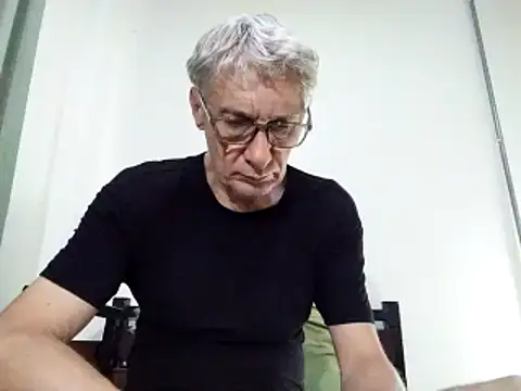 Snapshot of BIGUNCUTHARDCOCK chatting on March 2025 01:32:02 AM BIGUNCUTHARDCOCK online show from March 2025 01:32:02 AM