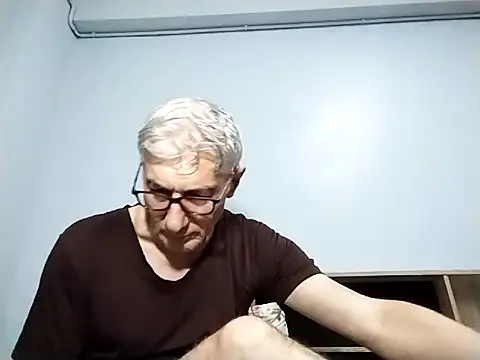 Snapshot of BIGUNCUTHARDCOCK chatting on September 2025 04:58:02 AM BIGUNCUTHARDCOCK online show from September 2025 04:58:02 AM