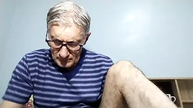 Snapshot of BIGUNCUTHARDCOCK chatting on September 2025 01:17:01 AM BIGUNCUTHARDCOCK online show from September 2025 01:17:01 AM