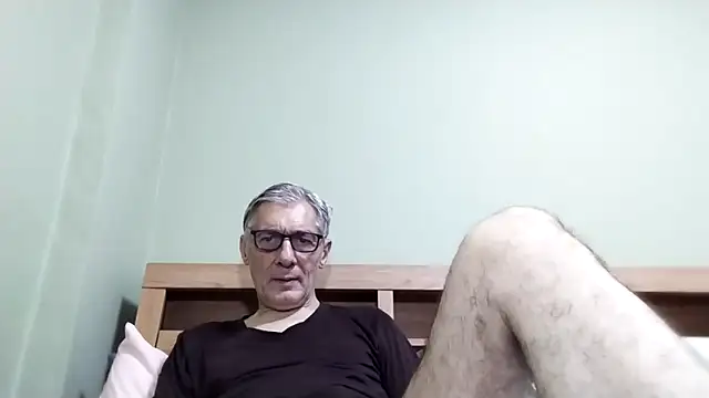 Snapshot of BIGUNCUTHARDCOCK chatting on October 2025 05:03:02 AM BIGUNCUTHARDCOCK online show from October 2025 05:03:02 AM