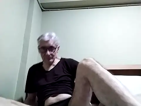 Snapshot of BIGUNCUTHARDCOCK chatting on October 2025 02:36:01 PM BIGUNCUTHARDCOCK online show from October 2025 02:36:01 PM