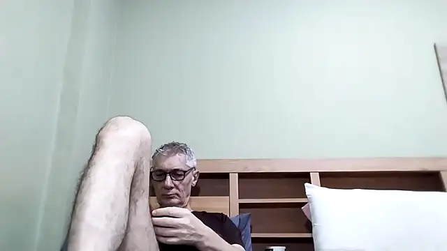 Snapshot of BIGUNCUTHARDCOCK chatting on October 2025 12:52:02 AM BIGUNCUTHARDCOCK online show from October 2025 12:52:02 AM