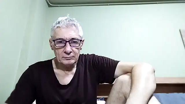 Snapshot of BIGUNCUTHARDCOCK chatting on October 2025 02:09:01 AM BIGUNCUTHARDCOCK online show from October 2025 02:09:01 AM