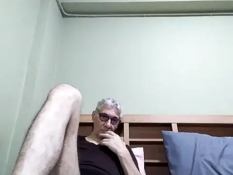 Snapshot of BIGUNCUTHARDCOCK chatting on October 2025 01:53:02 PM BIGUNCUTHARDCOCK online show from October 2025 01:53:02 PM