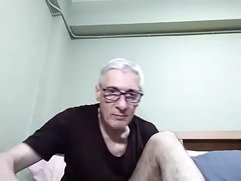 Snapshot of BIGUNCUTHARDCOCK chatting on October 2025 05:05:02 AM BIGUNCUTHARDCOCK online show from October 2025 05:05:02 AM